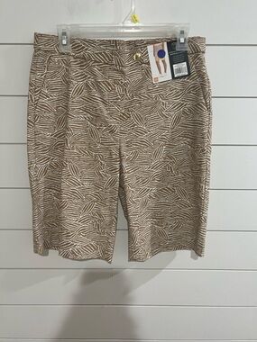 Jones New York Tan and White Leaf Print Bermuda Shorts Stretch Pull on